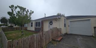 Beautifully designed 2BD/1BA home located near Henderson Center! Gallery 1