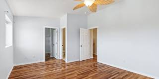 Spacious Sun-filled 3 bed 2.5 Bath Townhouse Gallery 21