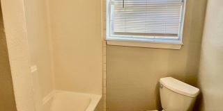 Great 3 Bedroom 1 Bathroom Home Near the Fairgrounds! Gallery 12