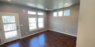 2 Bedroom / 1 Bathroom in NE Bend Gallery 5