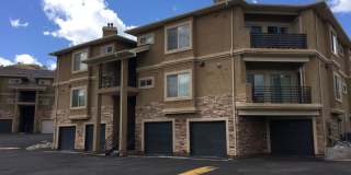 Bright & Open 2 Bedroom Condo on West Side Gallery 1
