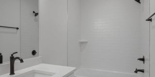 Spacious 5-Bedroom with Fenced Yard & Modern Amenities Gallery 15