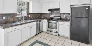 Charming 3 Bedroom in Pipers Meadow Gallery 4