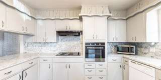 Centrally Located 3 bedroom 2 bathroom house! Gallery 6