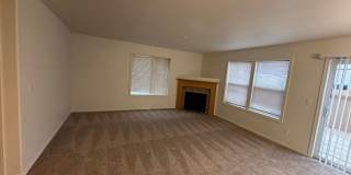 Spacious 2 bed/2.5 bath with bonus room townhome off Road 68 Gallery 32