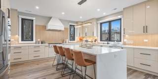 148 Oak Street Gallery 4