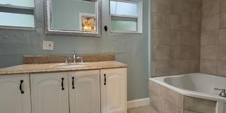 Charming 3 BR Home in Thornton Park - Quick Walk to Restaurants and Shops! Gallery 15