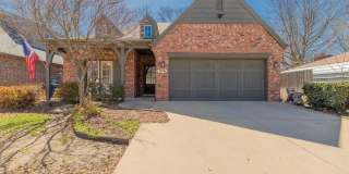 3 bedroom, 2 bathroom Midtown Beauty in Tulsa, OK! Gallery 1