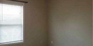 449 Poplar Street Gallery 15