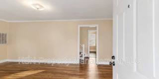 1921 Reynolds Street Gallery 7