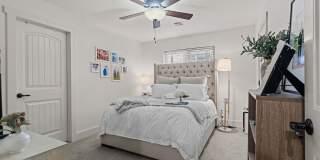 This luxurious townhouse on Cherry St. Gallery 38