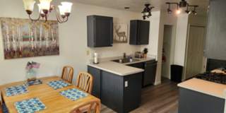 Furnished 3BR Boulder Pointe Townhome | End Unit + AC + Fenced Backyard Gallery 13