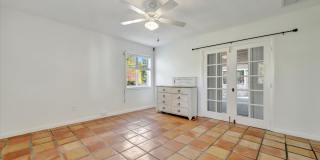 ALL THE CHARM! - Siesta Key 1+ acre on the Bay - 3 bed/ 2 bath pool home Gallery 31