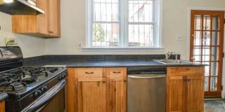 Gorgeous 3-Bedroom Townhouse in Washington Square West! Available mid-July! Gallery 9