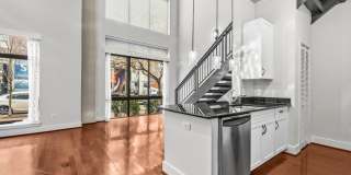 520 JOHN CARLYLE Street Gallery 20