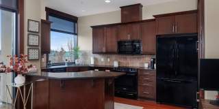 Top Floor Condo for rent! Gallery 6