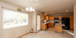 3 bed, 2.5 bath Home in English Ranch Neighborhood Gallery 5