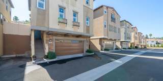 Gorgeous Stand Alone Town Home / Rolling Hills Golf Club is your Back Yard Gallery 6