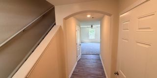 Lovely 3 bedroom/2.5 bath townhome Gallery 6