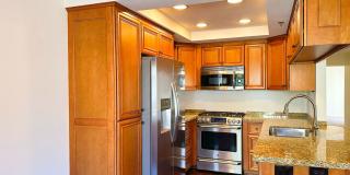Lovely Spacious Eastlake Condo Gallery 11