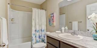 1308 LAKE SHORE Boulevard Gallery 4