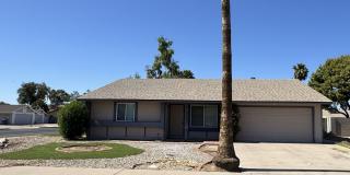 CORNER LOT 3 BEDROOM PLUS DEN WITH FIREPLACE AND LARGE YARD Gallery 1