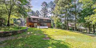 Room in 6 Bedroom Home at Oak Park Rd Gallery 1
