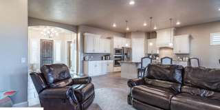 Stunning 2 Bedroom Fully Furnished Home. Community Pool & Mini Golf! Gallery 23