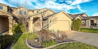 Beautiful 4-Bedroom Townhome in South Richland Gallery 1