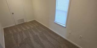 916 N Poplar Street Gallery 5