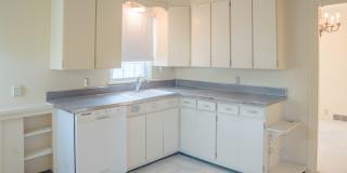 Spacious 4 Bedroom, 2 Bathroom Home with Detached Garage, Walking Distance to Ball State Campus! Gallery 1