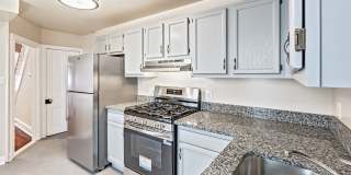 3 bedroom, 1 bath, newly renovated home in Little Italy Gallery 4
