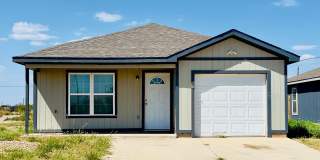 MOVE-IN SPECIAL! Cozy 3 Bedroom Home Gallery 1
