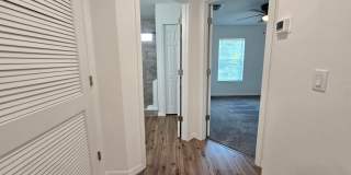 Beautiful 2 bed/ 2 bath Townhome w/ Balcony, Garage & Community Pool Gallery 5