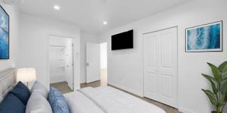 572 N Cambridge St Gallery 7