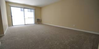 2 Bedroom 2 Bath Condo with Pool and Private Parking Space Gallery 5