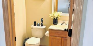 Updated 3bed 3bath End Unit Townhome w’Great Views Gallery 26