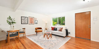 Cozy 2-bedroom 2 bath house in Redmond- Offering a 6-month lease. Gallery 4