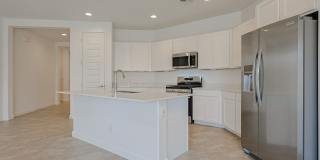 Beautiful 4 Bedroom in Aloravita Community Gallery 8