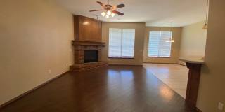 Large 3 Bed 2 Bath Home In Moore Schools With Storm Shelter!!! Gallery 4