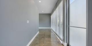 Modern Loft Near HCA & TMH With Lake Frontage Gallery 4