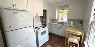 Cozy 2 Bedroom 1 Bathroom Bungalow now available for rent! Gallery 4