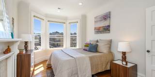 Russian Hill: Remodeled Top Floor Condo w/ Laundry in-unit & Garage Parking Included Gallery 7