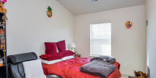 Spectacular 3BD Condo | Near Intel | Walk to MAX Station | Free High-Speed Internet | Water/Sewer/Garbage Included! Gallery 12
