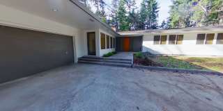 Large Beautiful Home in the Hills Gallery 1