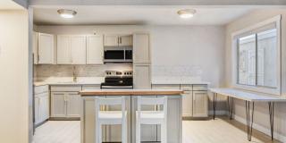 Upgraded 1 Bedroom Condo Near Freeway with Community Pool Upgraded 1 Bedroom Condo Near Freeway with Community Pool Gallery 1