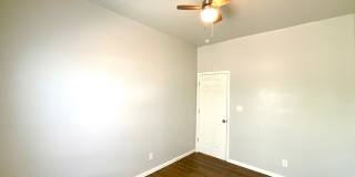 MOVE IN SPECIAL 2 Bedroom Duplex Available Near DOWNTOWN! Gallery 14