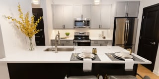 AMLI Quadrangle Gallery 1