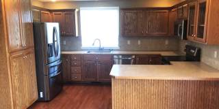4 Bed, 3 Bath with Fenced Backyard!! Gallery 8