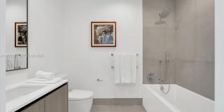 9201 E Bay Harbor Dr Gallery 29